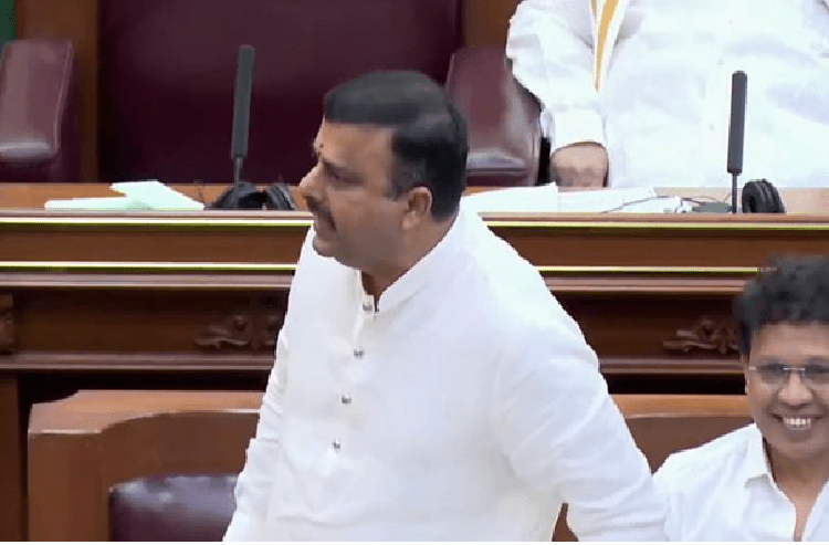 BIG NEWS : ರಾಜ್ಯದಲ್ಲಿ ‘ಸಿಎಂ’ ಸ್ಥಾನದ ಬಗ್ಗೆ ಬೆಟ್ಟಿಂಗ್ ನಡೀತಿದೆ : ಬೆಟ್ಟಿಂಗ್ ಚರ್ಚೆಯ ವೇಳೆ ಸುನಿಲ್ ಕುಮಾರ್ ವ್ಯಂಗ್ಯ