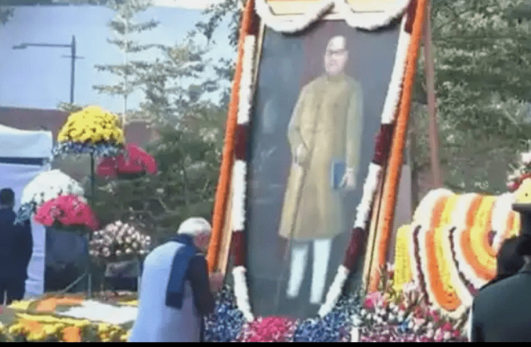 ಬಿ.ಆರ್.ಅಂಬೇಡ್ಕರ್ ಗೆ ನಮನ ಸಲ್ಲಿಸಿದ ಪ್ರಧಾನಿ ಮೋದಿ, ರಾಹುಲ್ ಗಾಂಧಿ | Watch video