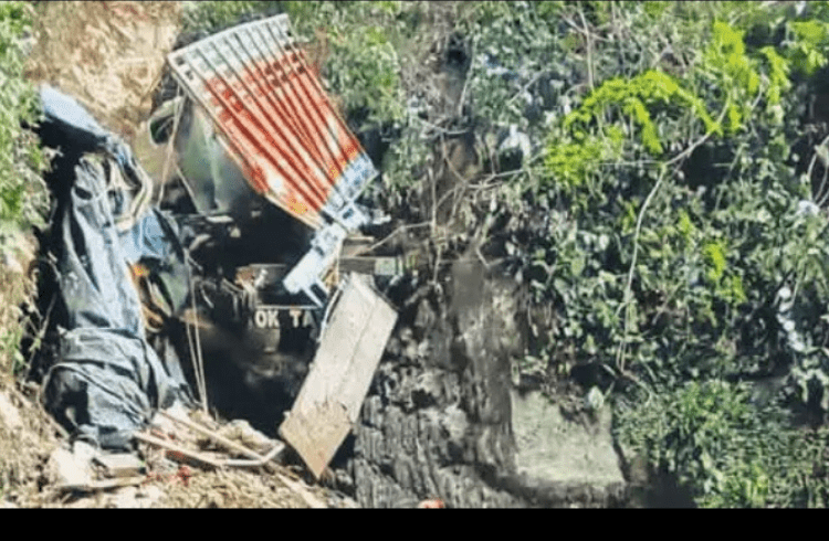 BREAKING: ಅರುಣಾಚಲದಲ್ಲಿ 700 ಮೀಟರ್ ಕಮರಿಗೆ ಟ್ರಕ್ ಉರುಳಿ 21 ಮಂದಿ ಸಾವು | Accident