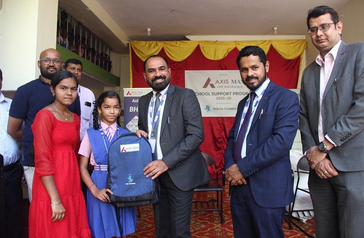 ಬೆಂಗಳೂರಲ್ಲಿ ‘ಆಕ್ಸಿಸ್ ಮ್ಯಾಕ್ಸ್ ಲೈಫ್ ಸಂಸ್ಥೆ’ ಸಹಯೋಗದಲ್ಲಿ ‘ಶಿಲ್ಪಾ ಫೌಂಡೇಶನ್’ನಿಂದ ಸರ್ಕಾರಿ ಶಾಲಾ ಮಕ್ಕಳಿಗೆ ‘ಉಚಿತ ಬ್ಯಾಗ್’ ವಿತರಣೆ