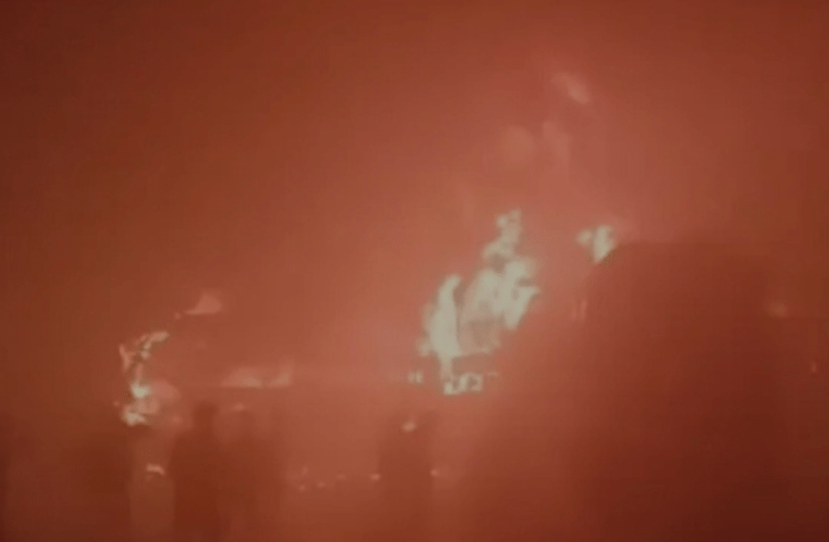 BREAKING: ದೆಹಲಿ-ಆಗ್ರಾ ಎಕ್ಸ್ಪ್ರೆಸ್ವೇಯಲ್ಲಿ ಭೀಕರ ದುರಂತ: ಹೊತ್ತಿ ಉರಿದ ಸರಣಿ ಬಸ್ಗಳು, ಸಾವು-ನೋವಿನ ಭೀತಿ | Watch video