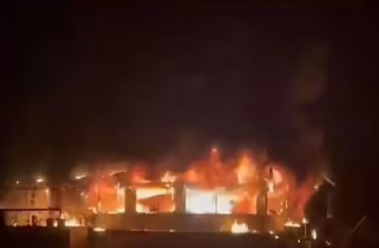 BREAKING : ಗೋವಾದ ಕ್ಲಬ್ ನಲ್ಲಿ ಭೀಕರ ಅಗ್ನಿ ದುರಂತದಲ್ಲಿ 23 ಮಂದಿ ಸಜೀವ ದಹನ : ಆಘಾತಕಾರಿ ವಿಡಿಯೋ ವೈರಲ್ | WATCH VIDEO