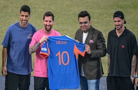 ‘ಮೆಸ್ಸಿ’ಗೆ ‘ಜಯ್ ಶಾ’ ಗಿಫ್ಟ್ ; ಟೀಂ ಇಂಡಿಯಾ ಜೆರ್ಸಿ, ಟಿ20 ವಿಶ್ವಕಪ್ ಪಂದ್ಯದ ಟಿಕೆಟ್ ನೀಡಿದ ‘ICC ಅಧ್ಯಕ್ಷ’