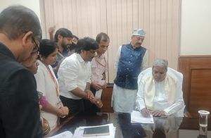 ರಾಜ್ಯದ ಯಾವುದೇ ‘NHM ಸಿಬ್ಬಂದಿ’ಗಳನ್ನು ಕೆಲಸದಿಂದ ಕೈಬಿಡುವುದಿಲ್ಲ: ಸಿಎಂ ಸಿದ್ಧರಾಮಯ್ಯ ಭರವಸೆ