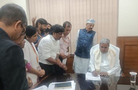 ರಾಜ್ಯದ ಯಾವುದೇ ‘NHM ಸಿಬ್ಬಂದಿ’ಗಳನ್ನು ಕೆಲಸದಿಂದ ಕೈಬಿಡುವುದಿಲ್ಲ: ಸಿಎಂ ಸಿದ್ಧರಾಮಯ್ಯ ಭರವಸೆ