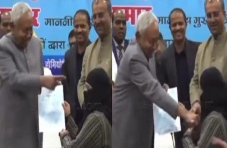 BIG NEWS : ವೇದಿಕೆಯ ಮೇಲೆ ಮಹಿಳಾ ವೈದ್ಯೆಯ ಹಿಜಾಬ್ ಎಳೆದ ಸಿಎಂ ‘ನಿತೀಶ್ ಕುಮಾರ್’ : ವಿಡಿಯೋ ವೈರಲ್ | WATCH VIDEO