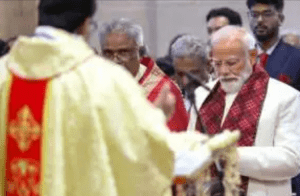 ದೆಹಲಿಯ ಕ್ಯಾಥೆಡ್ರಲ್ ಚರ್ಚ್ ಆಫ್ ರಿಡೆಂಪ್ಷನ್ ನಲ್ಲಿ ಕ್ರಿಸ್ ಮಸ್ ಕಾರ್ಯಕ್ರಮದಲ್ಲಿ ಭಾಗವಹಿಸಿದ ಪ್ರಧಾನಿ ಮೋದಿ