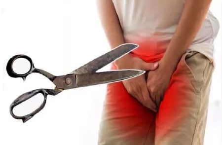 SHOCKING : ವಿಚಿತ್ರ ಘಟನೆ : ತನ್ನ ಖಾಸಗಿ ಅಂಗವನ್ನೇ ಕತ್ತರಿಸಿಕೊಂಡ ಯುವಕ.!