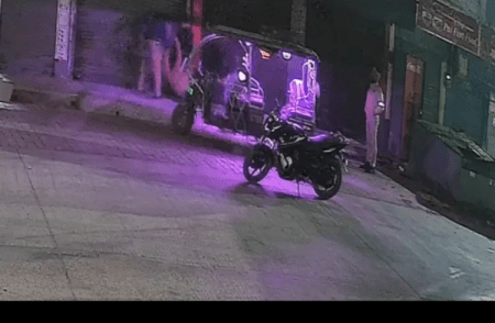 Shocking: ಕೆಲಸದಿಂದ ತಪ್ಪಿಸಿಕೊಳ್ಳಲು ವ್ಯಕ್ತಿಯ ಶವವನ್ನು ಮತ್ತೊಂದು ಪೊಲೀಸ್ ವ್ಯಾಪ್ತಿಯಲ್ಲಿ ಎಸೆದ ಪೊಲೀಸರು | Watch video