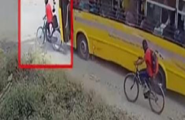 BREAKING : ಬೆಳಗಾವಿಯಲ್ಲಿ ಚಾಲಕನ ನಿರ್ಲಕ್ಷದಿಂದ ಶಾಲಾ ಬಾಲಕಿ ಮೇಲೆ ಹರಿದ ಬಸ್ : ಬಚಾವ್ ಆಗಿದ್ದೆ ಪವಾಡ!