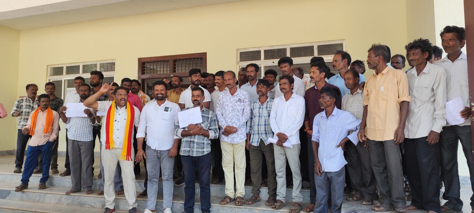 ಶಿವಮೊಗ್ಗ: ಸಾಗರದ ಕೆ.ಜಿ ಕೊಪ್ಪ ಗ್ರಾಮದ ರಸ್ತೆ ಸಮಸ್ಯೆ ನಿವಾರಿಸುವಂತೆ ತಹಶೀಲ್ದಾರರಿಗೆ ಒತ್ತಾಯ