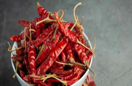 ‘ಒಣ ಮೆಣಸಿನಕಾಯಿ’ಯಿಂದ ಎಷ್ಟೆಲ್ಲಾ ಪ್ರಯೋಜನ ಗೊತ್ತಾ? ತಿಳಿದ್ರೆ ನೀವೇ ಶಾಕ್ ಆಗ್ತೀರಾ!