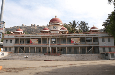 BIG NEWS : ಸಿದ್ಧಗಂಗಾ ಮಠದ ಹೆಸರಲ್ಲಿ ಬಂಜೆತನಕ್ಕೆ ಎಂದು ನಕಲಿ ಔಷಧಿ ಹಂಚಿ, ಕಿಡಿಗೇಡಿಗಳಿಂದ ದೇಣಿಗೆ ಸಂಗ್ರಹ!