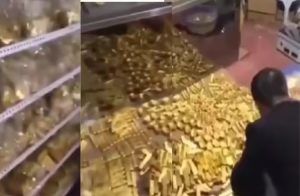 VIDEO : ಮಾಜಿ ಮೇಯರ್ ಮನೆಯಲ್ಲಿ 13.5 ಟನ್ ಚಿನ್ನ, 23 ಟನ್ ನಗದು ಪತ್ತೆ, ವಿಡಿಯೋ ವೈರಲ್!