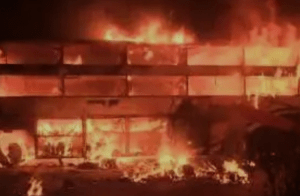 BREAKING: ಆಂಧ್ರಪ್ರದೇಶದಲ್ಲಿ ಭೀಕರ ಅಪಘಾತ: ಬಸ್ ಟೈರ್ ಸ್ಫೋಟಗೊಂಡು ಮೂವರು ಸಾವು!