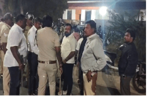 BREAKING : ಬಳ್ಳಾರಿ ಬ್ಯಾನರ್ ಗಲಾಟೆ ಕೇಸ್ ತನಿಖೆ ಚುರುಕುಗೊಳಿಸಿದ ಪೊಲೀಸರು : 40ಕ್ಕೂ ಹೆಚ್ಚು ಜನರು ವಶಕ್ಕೆ