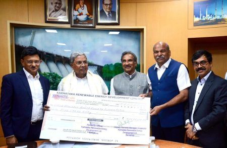 ಮುಖ್ಯಮಂತ್ರಿ ಸಿದ್ಧರಾಮಯ್ಯಗೆ 77.17 ಕೋಟಿ ಲಾಭಾಂಶ ಅರ್ಪಿಸಿದ ಕ್ರೆಡಲ್: ಸಿಎಂ ಪರಿಹಾರ ನಿಧಿಗೆ 5 ಕೋಟಿ