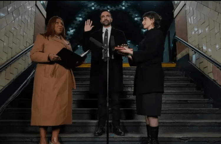 ನ್ಯೂಯಾರ್ಕ್ ನ ಮೊದಲ ಮುಸ್ಲಿಂ ಮೇಯರ್ ಆಗಿ ‘ಜೊಹ್ರಾನ್ ಮಮ್ದಾನಿ’ ಪ್ರಮಾಣವಚನ ಸ್ವೀಕಾರ