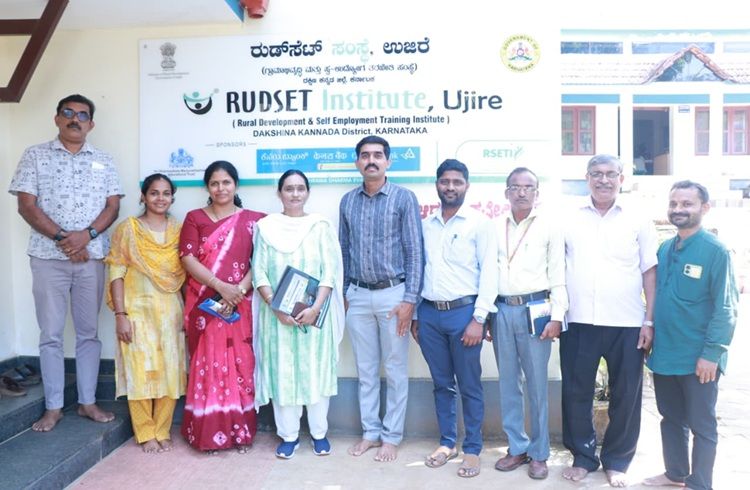 ಕರ್ನಾಟಕ ರಾಜ್ಯ ಗ್ರಾಮೀಣ ಜೀವನೋಪಾಯ ಅಭಿಯಾನ ಮುಖ್ಯ ಕಾರ್ಯಾಚರಣಾ ಅಧಿಕಾರಿ ಉಜಿರೆಯ ರುಡ್ ಸೆಟ್ ಸಂಸ್ಥೆಗೆ ಭೇಟಿ