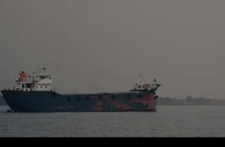 ರಷ್ಯಾದ ತೈಲ ಟ್ಯಾಂಕರ್ ನಲ್ಲಿದ್ದ 3 ಭಾರತೀಯರು ಸೇರಿದಂತೆ 28 ಸಿಬ್ಬಂದಿ ವಶಪಡಿಸಿಕೊಂಡ ಅಮೇರಿಕಾ