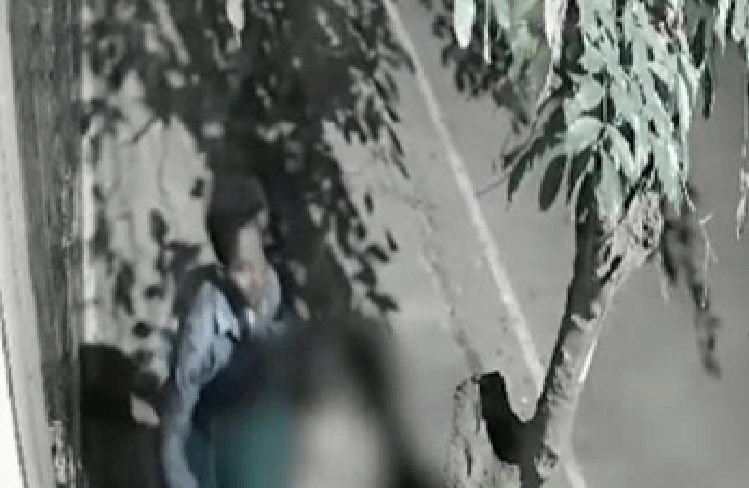 SHOCKING : ಬೆಂಗಳೂರಲ್ಲಿ ಬೆಚ್ಚಿ ಬೀಳಿಸೋ ಘಟನೆ : ರಸ್ತೆ ಬದಿ ನಿಂತಿದ್ದ ವೈದ್ಯೆಯ ಖಾಸಗಿ ಅಂಗ ಮುಟ್ಟಿ ವಿಕೃತಿ ಮೆರೆದ ಕಾಮುಕ!