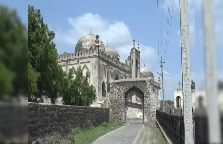 BIG NEWS : ಬಹುಮನಿ ಕೋಟೆಯಲ್ಲಿರುವ ಶಿವಲಿಂಗ ಪೂಜೆಗೆ ಯತ್ನ : ಹಿಂದೂ ಮುಖಂಡರು ಪೊಲೀಸ್ ವಶಕ್ಕೆ