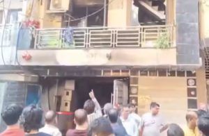BREAKING : ದೆಹಲಿಯಲ್ಲಿ ‘LPG ಸಿಲಿಂಡರ್’ ಸ್ಫೋಟ ; 11 ಜನರಿಗೆ ತೀವ್ರ ಗಾಯ, ಬೆಚ್ಚಿ ಬೀಳಿಸುವ ದೃಶ್ಯ ನೋಡಿ!