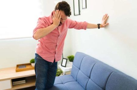 ಎದ್ದು ನಿಂತು ಕೂಡಲೆ ತಲೆ ತಿರುಗಿದಂತೆ ಅನಿಸ್ತಿದ್ಯಾ.? ಇದು ಯಾವ ರೋಗದ ಲಕ್ಷಣ ಗೊತ್ತಾ.?