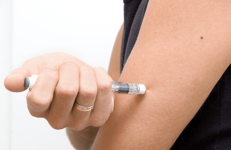 SHOCKING : ದಾವಣಗೆರೆಯಲ್ಲಿ ಹಾನಿಕಾರಕ ಇಂಜೆಕ್ಷನ್ ಚುಚ್ಚಿಕೊಂಡು, ವೈದ್ಯಕೀಯ ವಿದ್ಯಾರ್ಥಿ ಆತ್ಮಹತ್ಯೆಗೆ ಶರಣು!