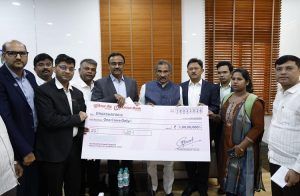 ಆಘಾತದಲ್ಲಿ ಮಡಿದ ಬೆಸ್ಕಾಂ ಸಿಬ್ಬಂದಿ ಕುಟುಂಬಕ್ಕೆ ತಲಾ 1 ಕೋಟಿ ಪರಿಹಾರ ವಿತರಿಸಿದ ಇಂಧನ ಸಚಿವ ಜಾರ್ಜ್