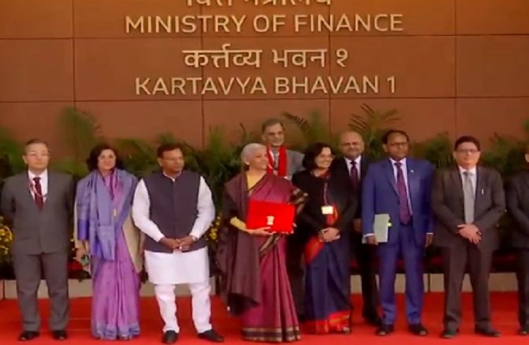 BREAKING : ಕೇಂದ್ರ ಸರ್ಕಾರದ ಬಜೆಟ್ ಮಂಡನೆಗೆ `ರಾಷ್ಟ್ರಪತಿ’ಗಳಿಂದ ಒಪ್ಪಿಗೆ ಪಡೆದ ನಿರ್ಮಲಾ ಸೀತಾರಾಮನ್ | WATCH VIDEO