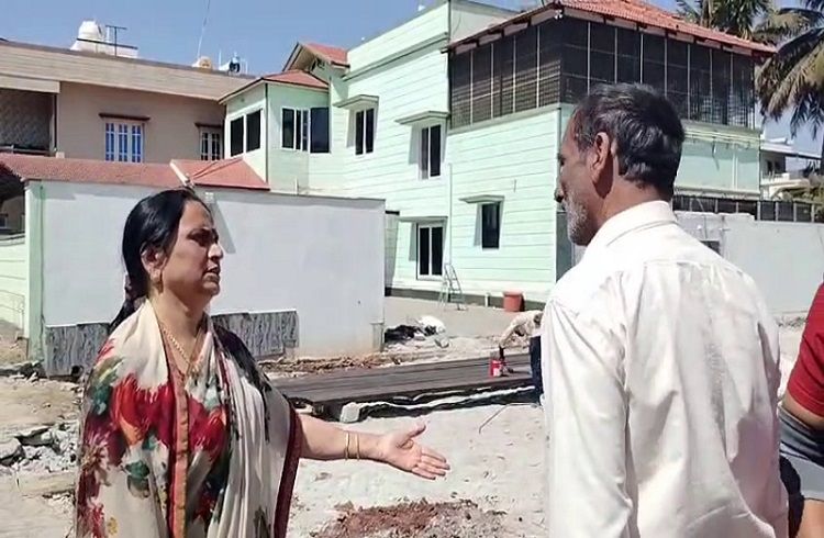 ಹಾಸನದ ಸೈಟ್ ಜಟಾಪಟಿ: ಎಸ್ಪಿಗೆ ದೂರು ನೀಡಿದ ನಟ ಯಶ್ ತಾಯಿ