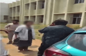 BREAKING : ಕ್ಲಾಸ್ ರೂಂ ನಲ್ಲಿ ಚಾಕ್ಲೆಟ್ ಕೊಟ್ಟು ವಿದ್ಯಾರ್ಥಿನಿಗೆ ಪ್ರಪೋಸ್ : ಪ್ರಾಧ್ಯಾಪಕನನ್ನ ಅಟ್ಟಾಡಿಸಿ ಥಳಿಸಿದ ವಿದ್ಯಾರ್ಥಿಗಳು!