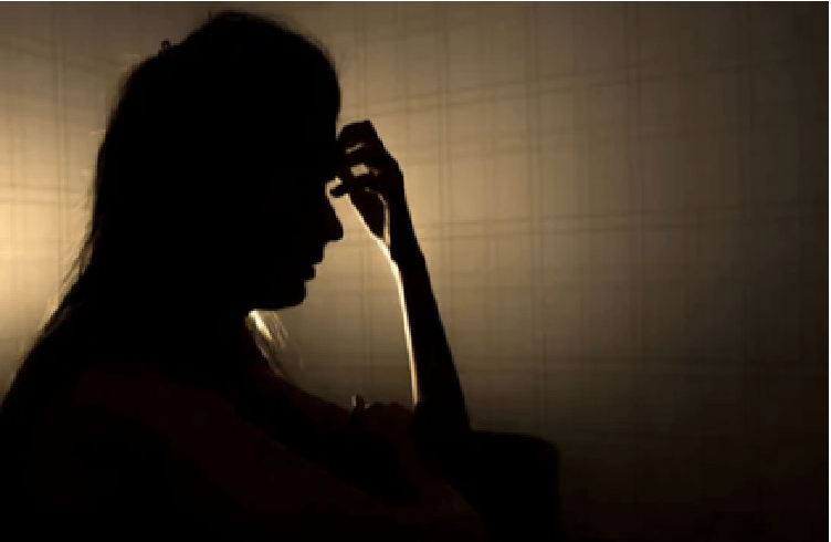 SHOCKING : ಬೆಂಗಳೂರಲ್ಲಿ ಬೆಚ್ಚಿ ಬೀಳಿಸೋ ಘಟನೆ : 15 ವರ್ಷದ ಮಗಳಿಗೆ 5-6 ಸಾವಿರ ಫಿಕ್ಸ್ ಮಾಡಿ ವೇಶ್ಯಾವಾಟಿಕೆ ತಳ್ಳಿದ ತಾಯಿ!