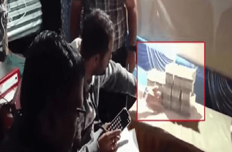 BIG NEWS : ನೀತಿ ಸಂಹಿತೆ ಉಲ್ಲಂಘನೆ : ಬಾಗಲಕೋಟೆಯಲ್ಲಿ ದಾಖಲೆ ಇಲ್ಲದೆ ಸಾಗಿಸುತ್ತಿದ್ದ 32 ಲಕ್ಷ ಹಣ ಜಪ್ತಿ