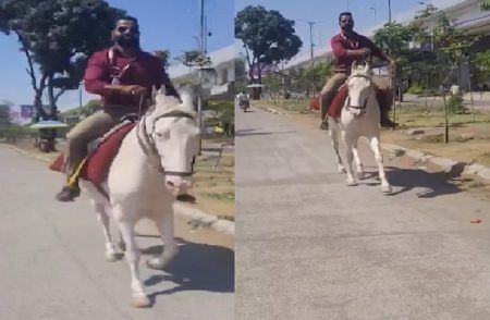 ಪೆಟ್ರೋಲ್ ಸಿಗದಿದ್ದಕ್ಕೆ ಕುದುರೆ ಏರಿ ಆಫೀಸ್ ಗೆ ಬಂದ ಬ್ಯಾಂಕ್ ಉದ್ಯೋಗಿ : ವಿಡಿಯೋ ವೈರಲ್ | WATCH VIDEO