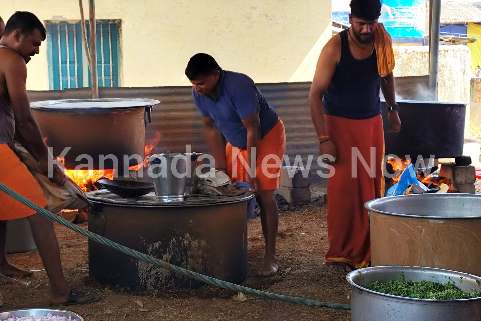 ಸಾಗರದ ಮಹಾಗಣಪತಿ ಜಾತ್ರೆಗೂ ತಟ್ಟಿದ ಎಲ್ಪಿಜಿ ಅಭಾವದ ಬಿಸಿ: ಕಟ್ಟಿಗೆ ಒಲೆಯೇ ಆಸರೆ!