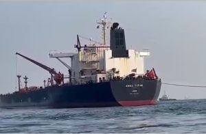 BREAKING : ಚೀನಾಕ್ಕೆ ತೆರಳುತ್ತಿದ್ದ ರಷ್ಯಾದ ತೈಲ ಟ್ಯಾಂಕರ್ ಭಾರತಕ್ಕೆ ಆಗಮನ ; ಮಂಗಳೂರು ಬಂದರಿಗೆ ಬಂದೀಳಿದ ಮೊದಲು ಹಡಗು