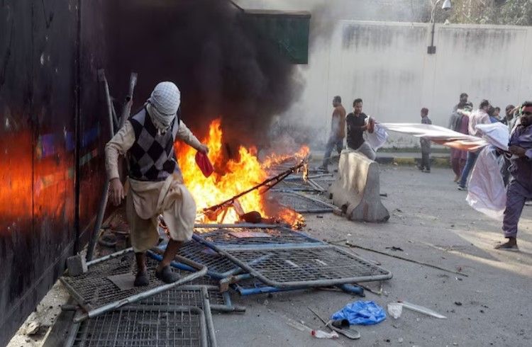 BREAKING : ಖಮೇನಿ ಹತ್ಯೆ ಖಂಡಿಸಿ ಪಾಕಿಸ್ತಾನದಾದ್ಯಂತ ಪ್ರತಿಭಟನೆ ; 35 ಮಂದಿ ಸಾವು