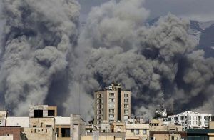 US Israel Iran War: ಇರಾನ್ ಮೇಲೆ ಮುಗಿಬಿದ್ದ ಅಮೆರಿಕ-ಇಸ್ರೇಲ್: ಕೇವಲ 12 ಗಂಟೆಗಳಲ್ಲಿ 900ಕ್ಕೂ ಹೆಚ್ಚು ದಾಳಿ!