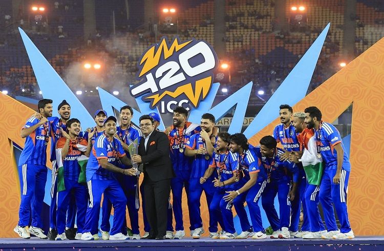 ಟೀಮ್ ಇಂಡಿಯಾಗೆ `ಟಿ20 ವಿಶ್ವಕಪ್ ಟ್ರೋಫಿ’ ಪ್ರದಾನ ಮಾಡಿದ ಐಸಿಸಿ ಅಧ್ಯಕ್ಷ ಜಯ್ ಶಾ : ವಿಡಿಯೋ ವೈರಲ್ | WATCH VIDEO