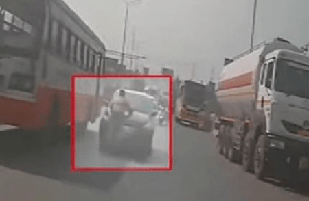 BREAKING : ಬೆಂಗಳೂರಲ್ಲಿ ಬಾನೆಟ್ ಮೇಲೆ ಪೊಲೀಸ್ ಇದ್ದರೂ ಕಾರು ನಿಲ್ಲಿಸದ ಕಿರಾತಕ : ರೋಡ್ ರೇಜ್ ಗೆ ಬೆಚ್ಚಿ ಬಿದ್ದ ಜನತೆ!