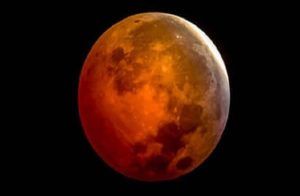 ಪೂರ್ಣಗ್ರಾಸ ಗ್ರಸ್ತೋದಯ ಚಂದ್ರಗ್ರಹಣ