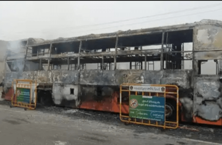 BREAKING: ಚಲಿಸುತ್ತಿದ್ದ ಬಸ್ನಲ್ಲಿ ಹಠಾತ್ ಅಗ್ನಿ ಅವಘಡ; ಒಡಿಶಾ ಶಾಸಕ ಸೇರಿ 36 ಪ್ರಯಾಣಿಕರ ರಕ್ಷಣೆ!