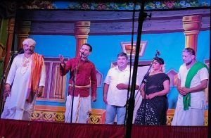 ಸೊರಬದ ಮಣ್ಣಲ್ಲಿ ಅಬ್ಬರಿಸಿದ ‘ಕುಗ್ವೆ ಕಲಾವಿದ’ರು: ‘ಸಹೋದರರ ಸವಾಲ್’ ನಾಟಕಕ್ಕೆ ‘ಉಳವಿಯ ಜನಮನ’ ಫಿದಾ!