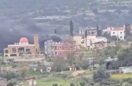 BREAKING: ಇಸ್ರೇಲ್ ಭೀಕರ ವೈಮಾನಿಕ ದಾಳಿ: ಲೆಬನಾನ್ ನಲ್ಲಿ ಹಿಜ್ಬುಲ್ಲಾದ ಕಮಾಂಡರ್ ಸೇರಿ ಮೂವರು ಉಗ್ರರ ಹತ್ಯೆ