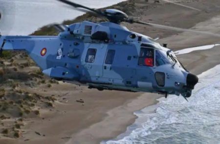 BREAKING : ಕತಾರ್’ನಲ್ಲಿ ನೀರಿನಲ್ಲಿ ಮಿಲಿಟರಿ ಹೆಲಿಕಾಪ್ಟರ್ ಪತನ ; 6 ಮಂದಿ ಸಾವು, ಒರ್ವ ನಾಪತ್ತೆ