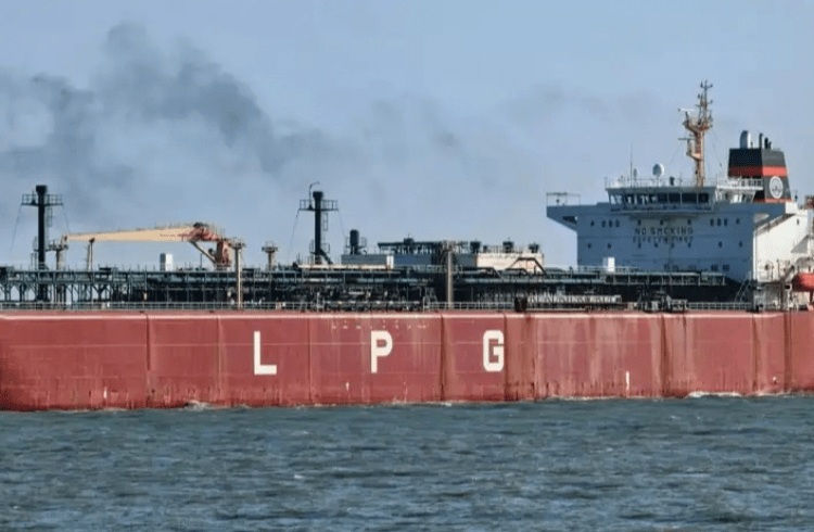 BREAKING: ಸಂಕಷ್ಟದ ನಡುವೆಯೂ ಭಾರತಕ್ಕೆ ಬಂತು ‘ನಂದಾದೇವಿ’: ಹೋರ್ಮುಜ್ ಜಲಸಂಧಿ ದಾಟಿ ಗುಜರಾತ್ ತಲುಪಿದ 45,000 ಟನ್ ಎಲ್ಪಿಜಿ ಹಡಗು