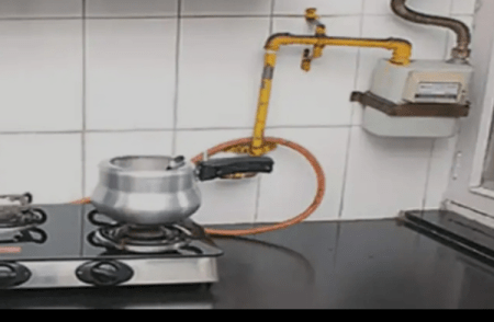 ಅಡುಗೆ ಮನೆಗೆ ಬಂತು ಸ್ಮಾರ್ಟ್ ಗ್ಯಾಸ್: ಏನಿದು ಪಿಎನ್ಜಿ (PNG) ಸಂಪರ್ಕ? ಪಡೆಯುವುದು ಹೇಗೆ? ಇಲ್ಲಿದೆ ಕಂಪ್ಲೀಟ್ ಗೈಡ್!