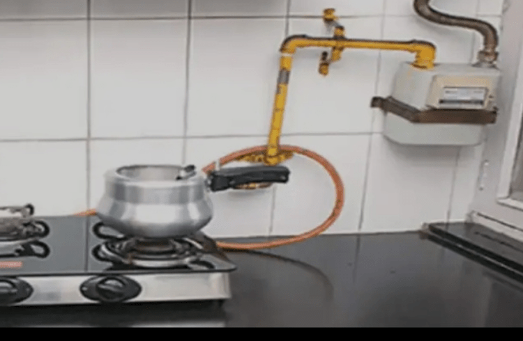 ಅಡುಗೆ ಮನೆಗೆ ಬಂತು ಸ್ಮಾರ್ಟ್ ಗ್ಯಾಸ್: ಏನಿದು ಪಿಎನ್ಜಿ (PNG) ಸಂಪರ್ಕ? ಪಡೆಯುವುದು ಹೇಗೆ? ಇಲ್ಲಿದೆ ಕಂಪ್ಲೀಟ್ ಗೈಡ್!